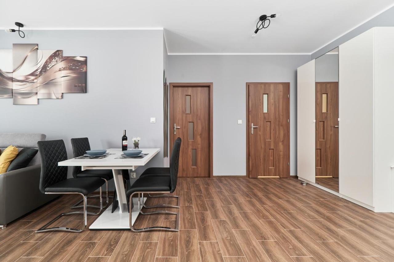 Apartments Wroclaw Jana Pawla II With Free Parking Wroclaw By Noclegi Renters Exterior foto